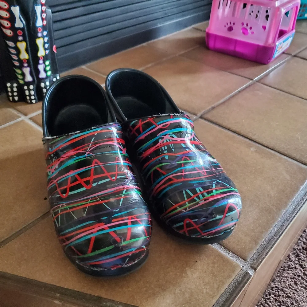 Dansko nursing clogs size 8 - Picture 5 of 5